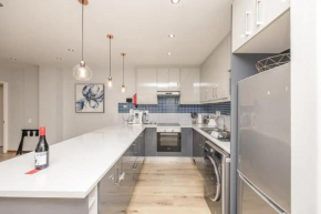 1Bedroom With TableMountain View